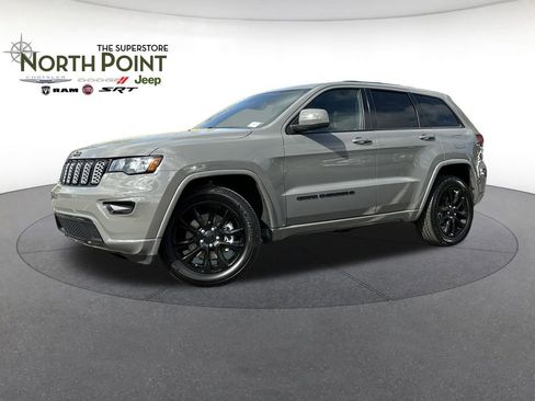 Certified 2022 Jeep Grand Cherokee Laredo X image 1
