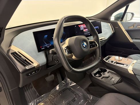 Certified 2023 BMW iX xDrive50 w/ Premium Package AWD/4WD image 4
