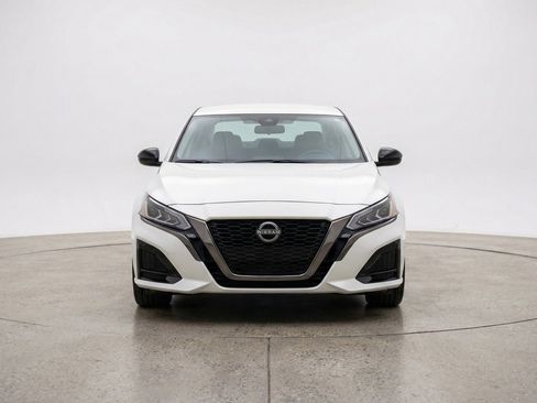 Used 2025 Nissan Altima 2.5 SV FWD image 2