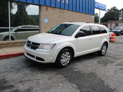 Used 2019 Dodge Journey SE FWD image 3