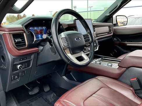 Used 2022 Ford Expedition Limited image 16