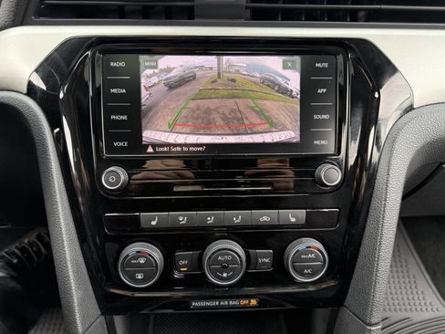 Used 2021 Volkswagen Passat 2.0T SE image 12