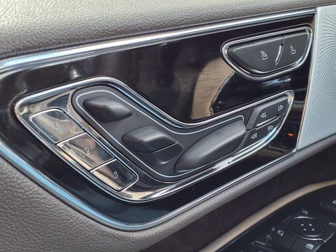 Certified 2023 Lincoln Navigator Reserve AWD/4WD image 19