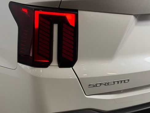 Used 2025 Kia Sorento SX Prestige image 39