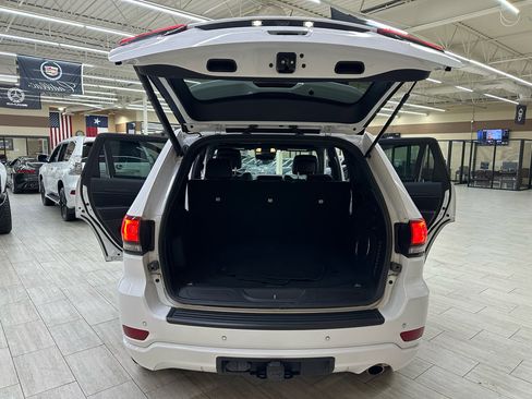 Used 2022 Jeep Grand Cherokee Laredo X image 12