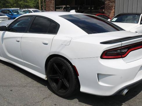 Used 2017 Dodge Charger R/T Scat Pack w/ Beats Audio Group RWD image 5
