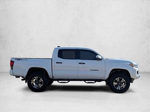 Used 2019 Toyota Tacoma TRD Sport w/ Technology Package RWD image 4