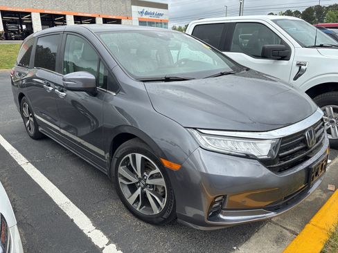 Used 2023 Honda Odyssey Touring image 2