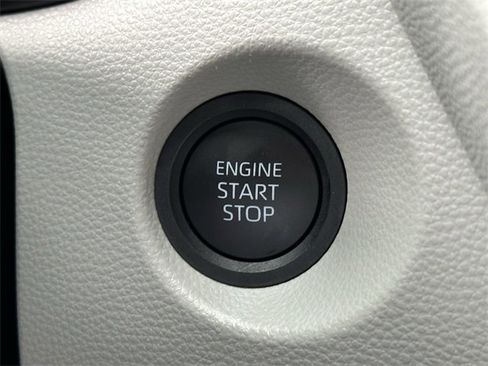 Used 2025 Toyota Corolla Cross LE image 23