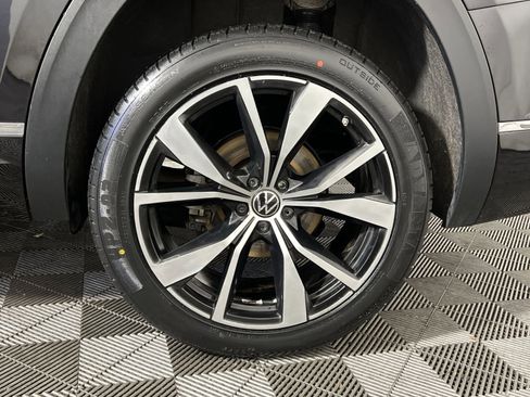 Used 2024 Volkswagen Atlas SEL Premium R-Line image 12