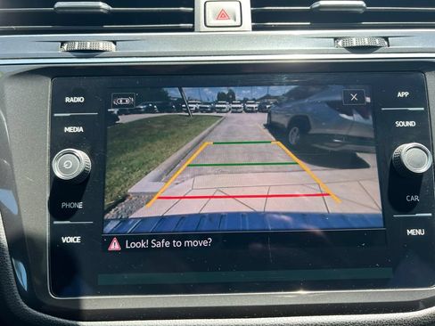 Used 2022 Volkswagen Tiguan SE AWD/4WD image 23