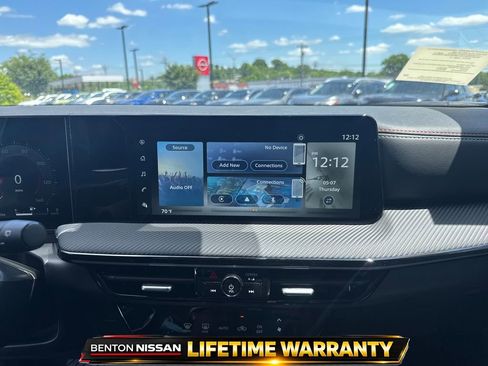 Used 2025 Nissan Kicks SR FWD image 16
