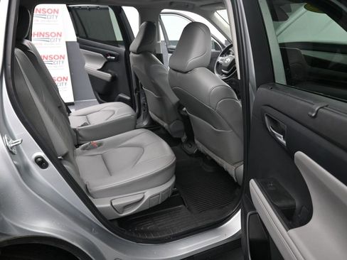 Used 2022 Toyota Highlander XLE image 26