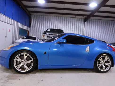 Used 2009 Nissan 370Z Touring w/ Sport Pkg image 1