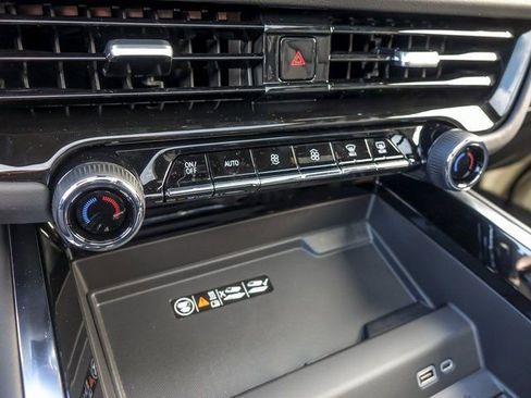 New 2026 Chevrolet Suburban Premier image 31