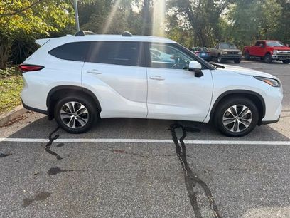 Used 2023 Toyota Highlander XLE