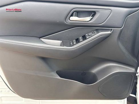 Used 2026 Nissan Rogue SV w/ Cold Weather Package FWD image 17