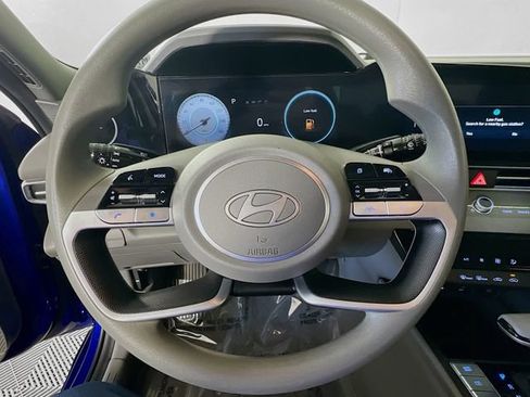 Used 2024 Hyundai Elantra SEL FWD image 11