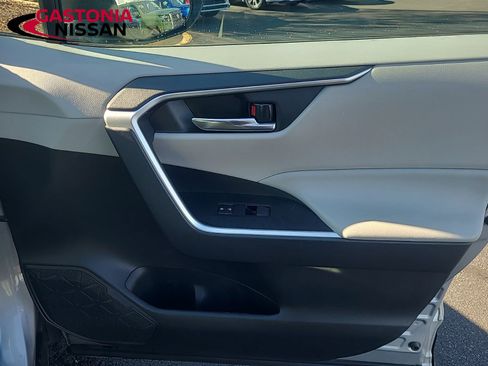 Used 2019 Toyota RAV4 XLE w/ Phone Cable & Charge Package image 21