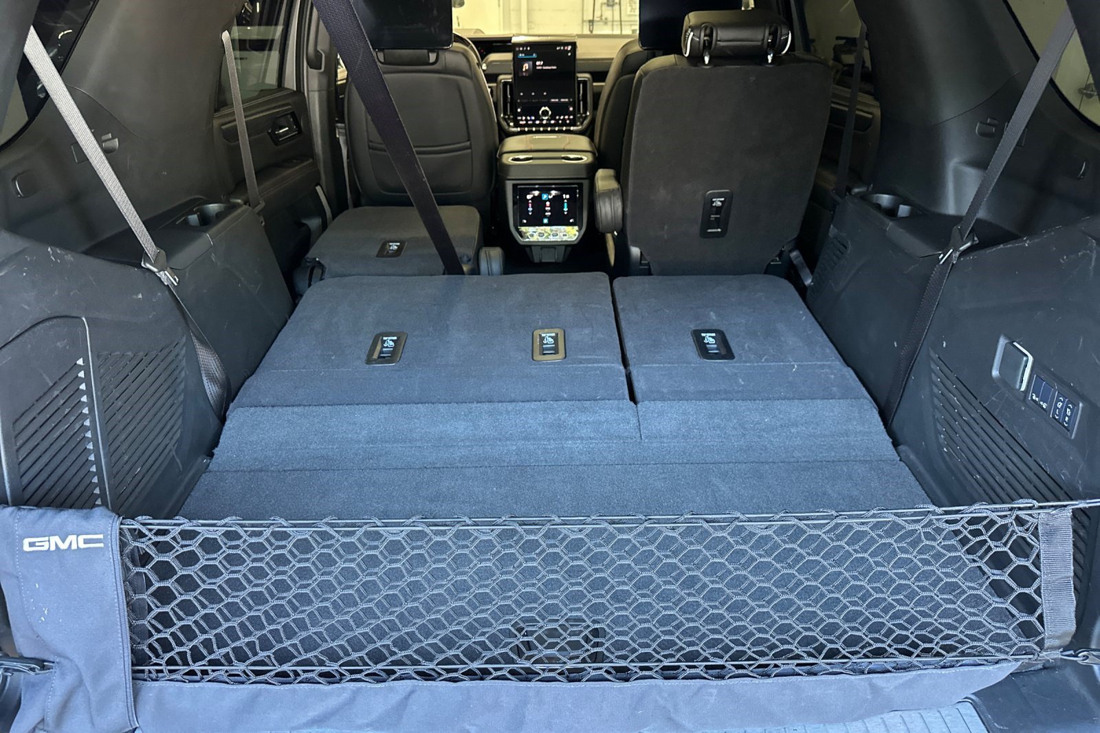 Used 2025 GMC Yukon AT4 Ultimate w/ LPO, AT4 Appearance Package AWD/4WD image 27