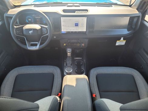 New 2025 Ford Bronco Base image 31