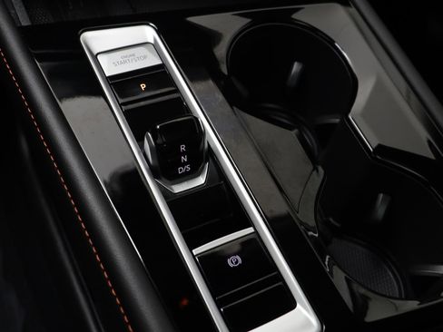 Used 2025 Volkswagen Atlas Peak Edition SE image 10