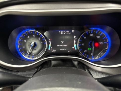 Used 2022 Chrysler Pacifica Touring-L image 19