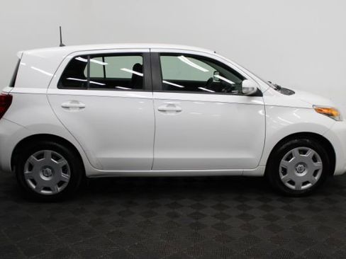 Used 2010 Scion xD image 4