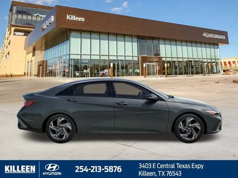Used 2025 Hyundai Elantra SEL FWD image 9