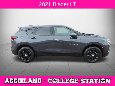 Used 2021 Chevrolet Blazer LT image 2