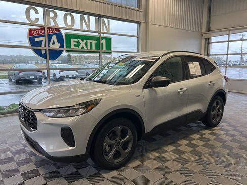 Used 2025 Ford Escape ST-Line image 3