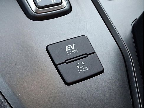 Used 2025 Lexus UX 300h AWD image 27