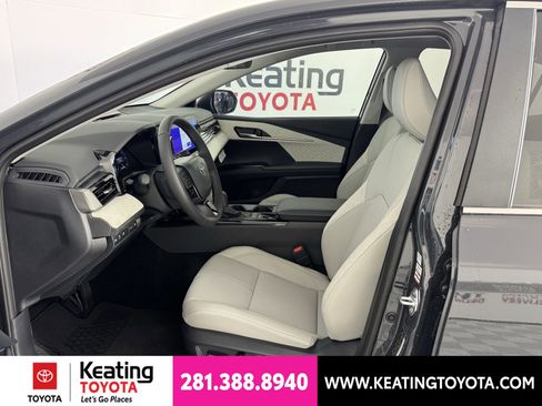Used 2026 Toyota Camry XLE FWD image 5