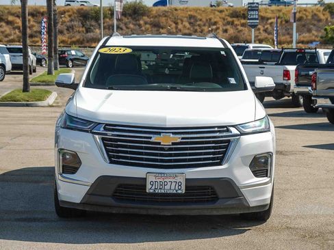 Used 2023 Chevrolet Traverse Premier FWD image 2