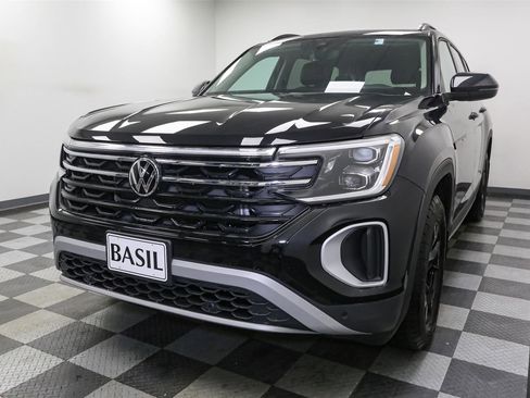 New 2026 Volkswagen Atlas Peak Edition image 4
