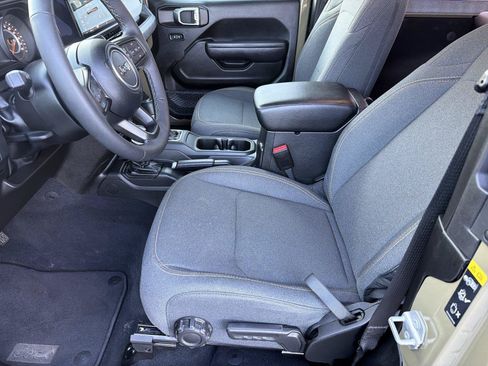 Used 2025 Jeep Wrangler Sport AWD/4WD image 8