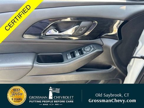 Used 2023 Chevrolet Traverse RS AWD/4WD image 9