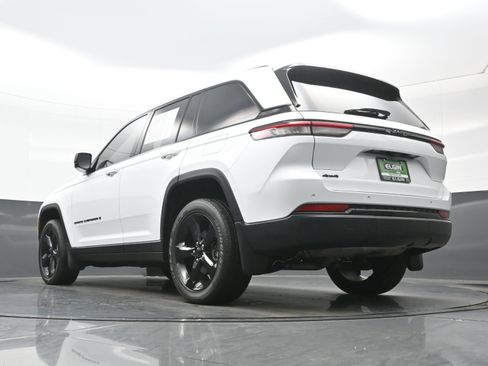 Used 2023 Jeep Grand Cherokee Altitude image 29