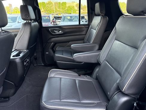 Used 2023 Chevrolet Suburban Premier AWD/4WD image 14