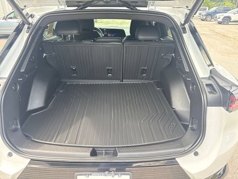 Used 2024 Chevrolet Equinox EV LT FWD image 13