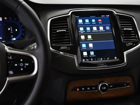 Used 2023 Volvo XC90 B6 Plus image 25