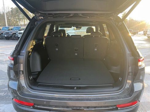 New 2025 Jeep Grand Cherokee Altitude image 15