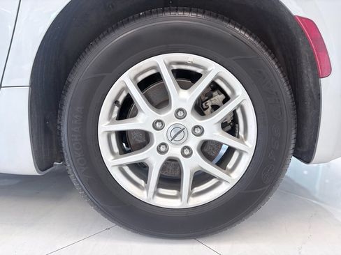Used 2024 Chrysler Pacifica Touring-L FWD image 42