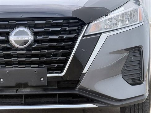 Used 2023 Nissan Kicks SV image 9