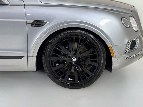 Used 2019 Bentley Bentayga AWD/4WD image 39