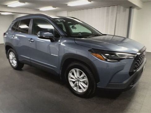 Used 2023 Toyota Corolla Cross LE image 2