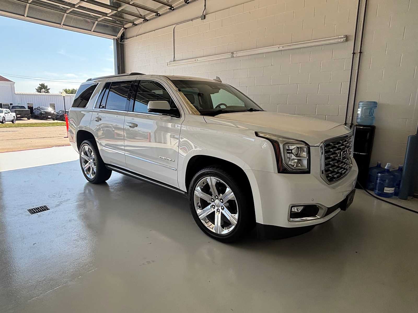 Used 2019 GMC Yukon Denali w/ Denali Ultimate Package AWD/4WD image 8