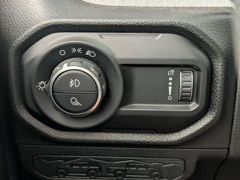 Used 2024 Jeep Gladiator Sport AWD/4WD image 12