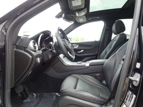 Used 2018 Mercedes-Benz GLC 300 4MATIC image 9