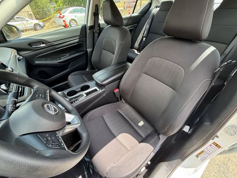 Used 2025 Nissan Altima 2.5 SV FWD image 36